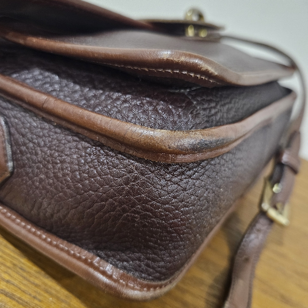 Elegant Brown Leather Shoulder Bag - Picture 14 of 16